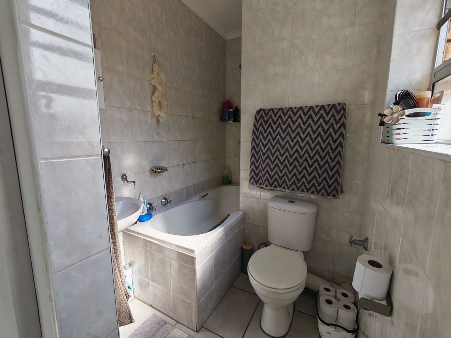 1 Bedroom Property for Sale in Die Bult North West
